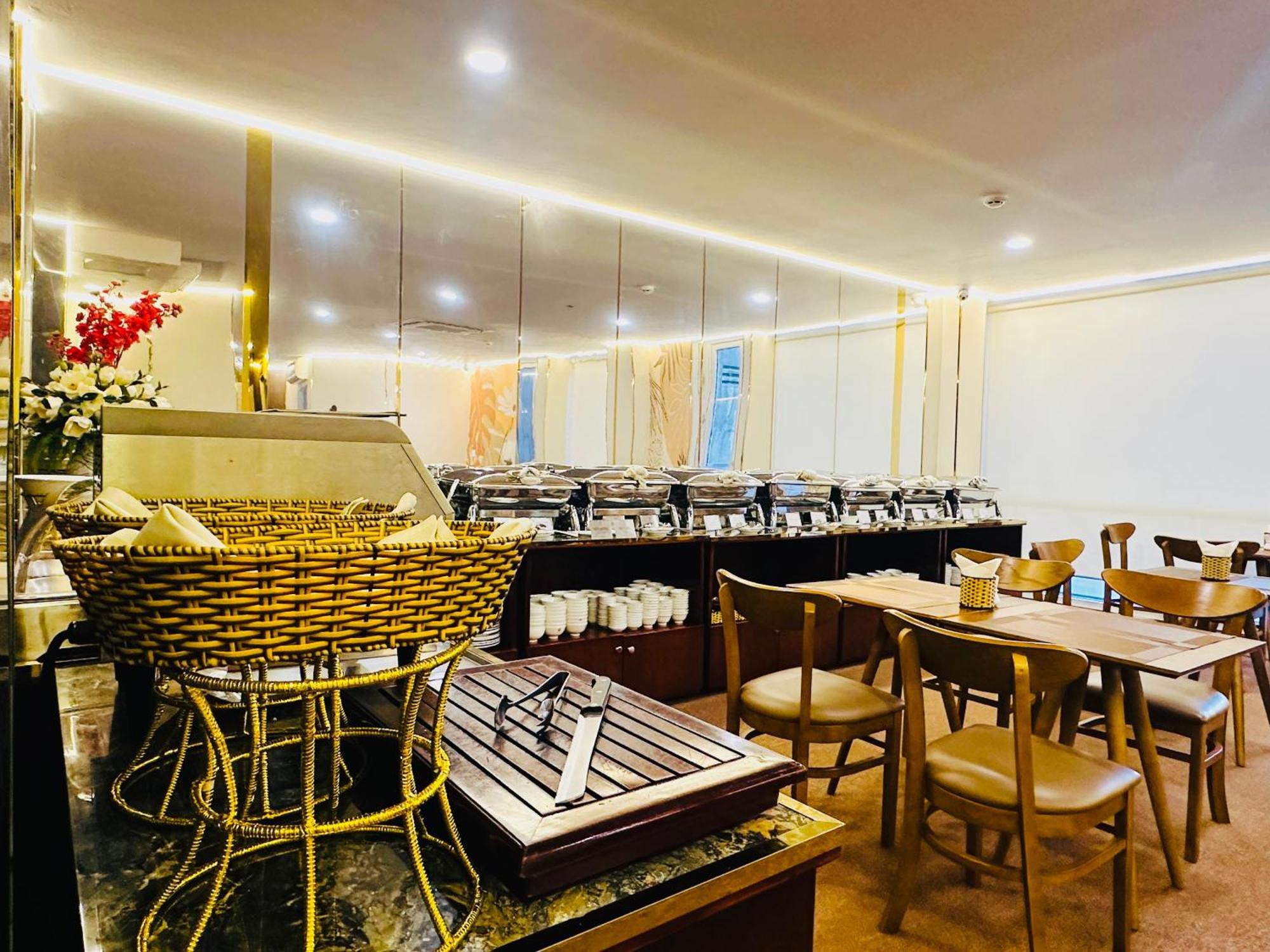 Huong Sen Annex Khách sạn 3*